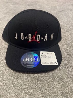 Toddlers Jordan hat NWT